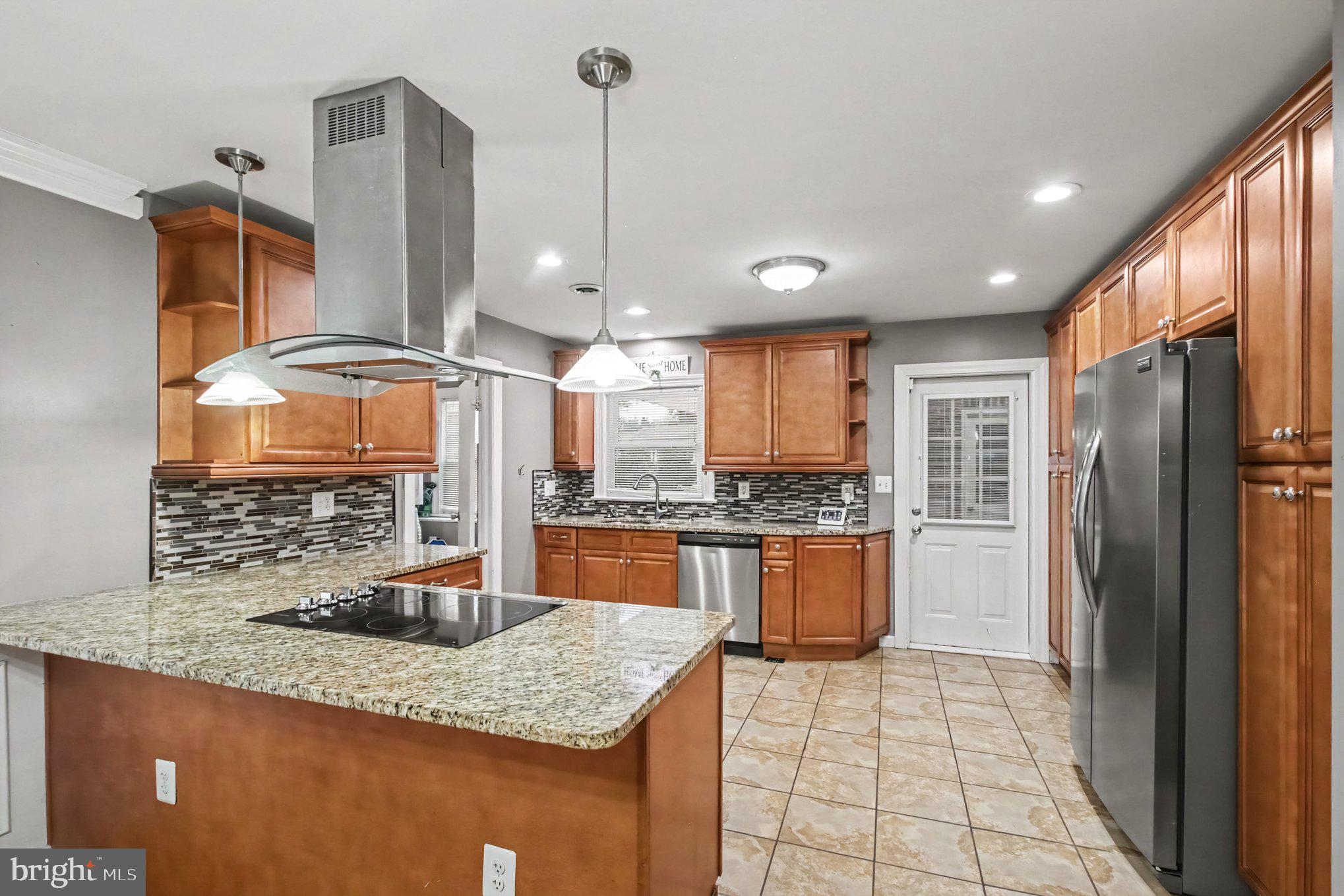 8 FAIRFAX CIRCLE