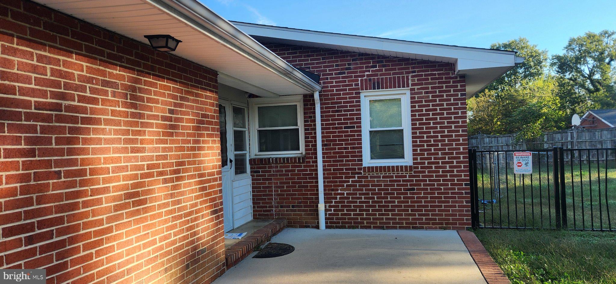 8 FAIRFAX CIRCLE