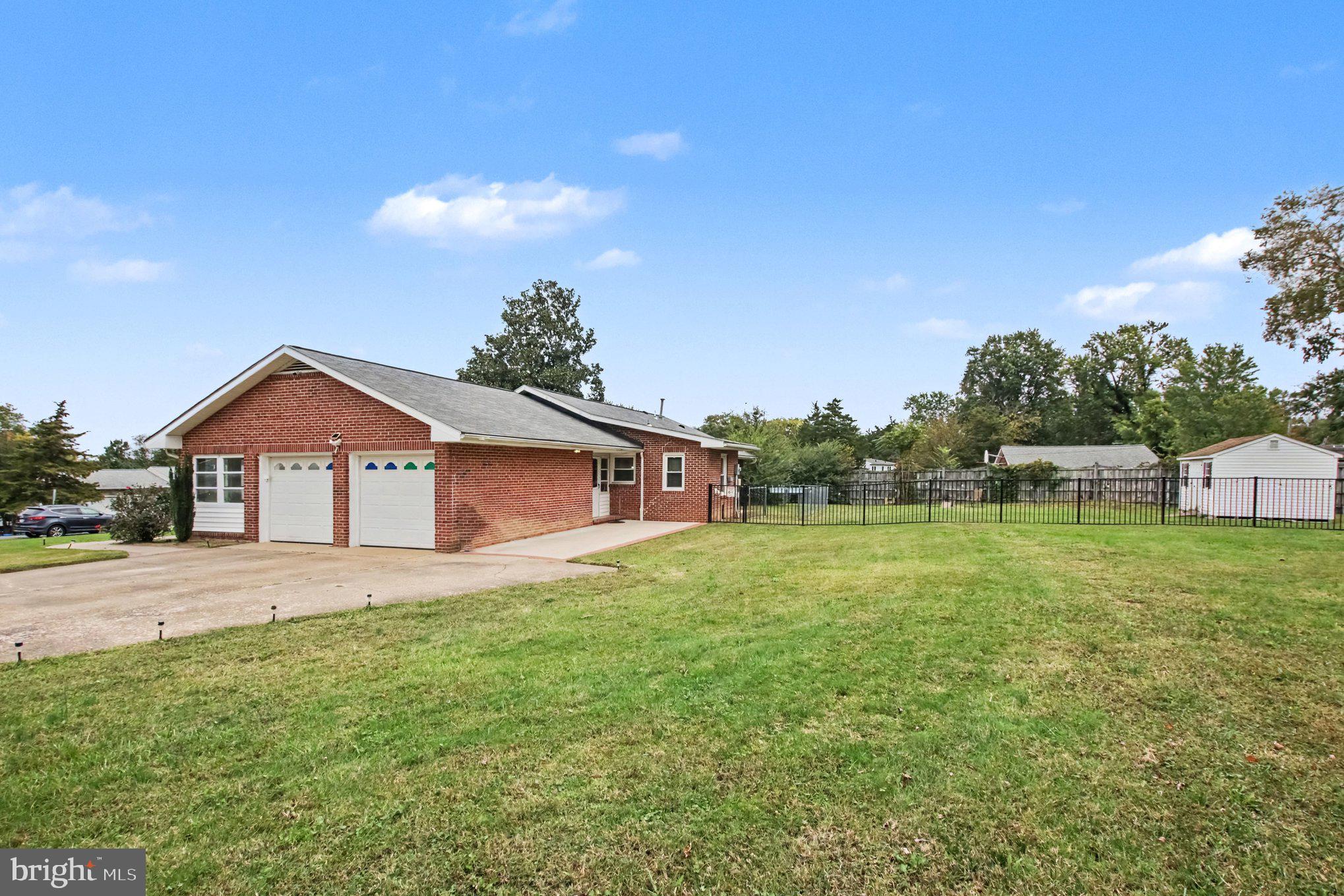 8 FAIRFAX CIRCLE