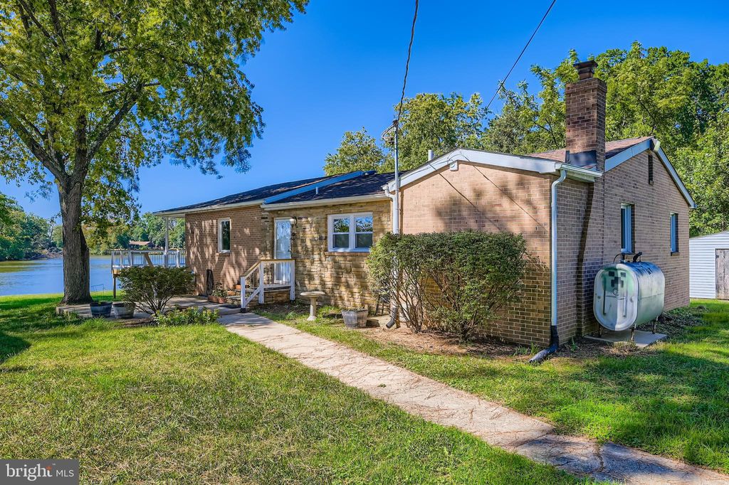 Photo of 800 Creek Road, ESSEX, MD 21221 (MLS # MDBC2142100)