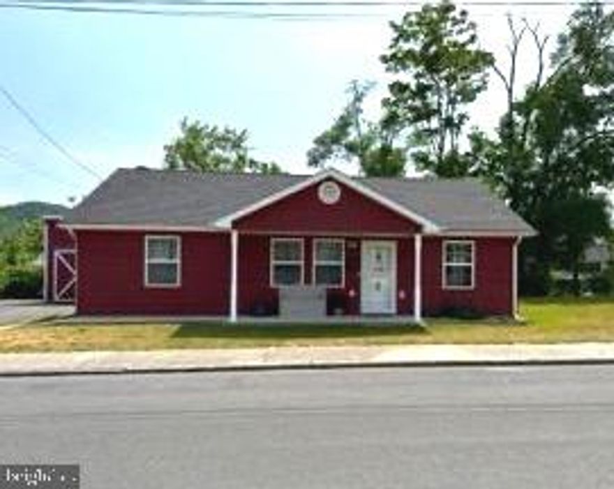 1,120 SQ. FT. CUSTOM BUILT RANCHER W VINYL SIDING, COVERED FRONT PORCH W CONCRETE FLOOR & WALKWAY, SHINGLE ROOF, 226 SF INSULATED STORAGE SHED W SLIDING DOOR,  NEW PRIVATE BACK PATIO, PAVED DRIVEWAY AND EXTRA LOT W WATER HOOK-UP PERFECT FOR EXPANDING, GARAGE OR JUST  A PLAY AREA.  INTERIOR OFFERS SPACIOUS LIVING ROOM INCLUDES CEILING LIGHT/FAN, KITCHEN W ALL APPLIANCES OFFERING GRANITE COUNTERTOPS, ALL APPLIANCES, DBL SINK, PANTRY AND LAMINATED WOOD LOOK FLOORING.   UTILITY ROOM WITH WASHER/DRYER HOOKUP.  MASTER BEDROOM W WALK-IN CLOSET & MASTER BATH, 2 GUEST BEDROOMS  AND 1 FULL BATH COMPLETE THIS “READY TO MOVE IN” HOME.  OTHER AMENITIES: HEAT PUMP, CENTRAL AIR, ELECTRIC HOT-WATER TANK, PUBLIC WATER & SEWER.  CONVENIENT TO SCHOOLS, STORES AND RESTAURANTS.  IDEAL FOR 1ST TIME HOMEBUYERS OR THAT RETIRED COUPLE WHO WANTS TO SIZE DOWN.  DON’T DELAY….THIS ONE WILL GO FAST!!!