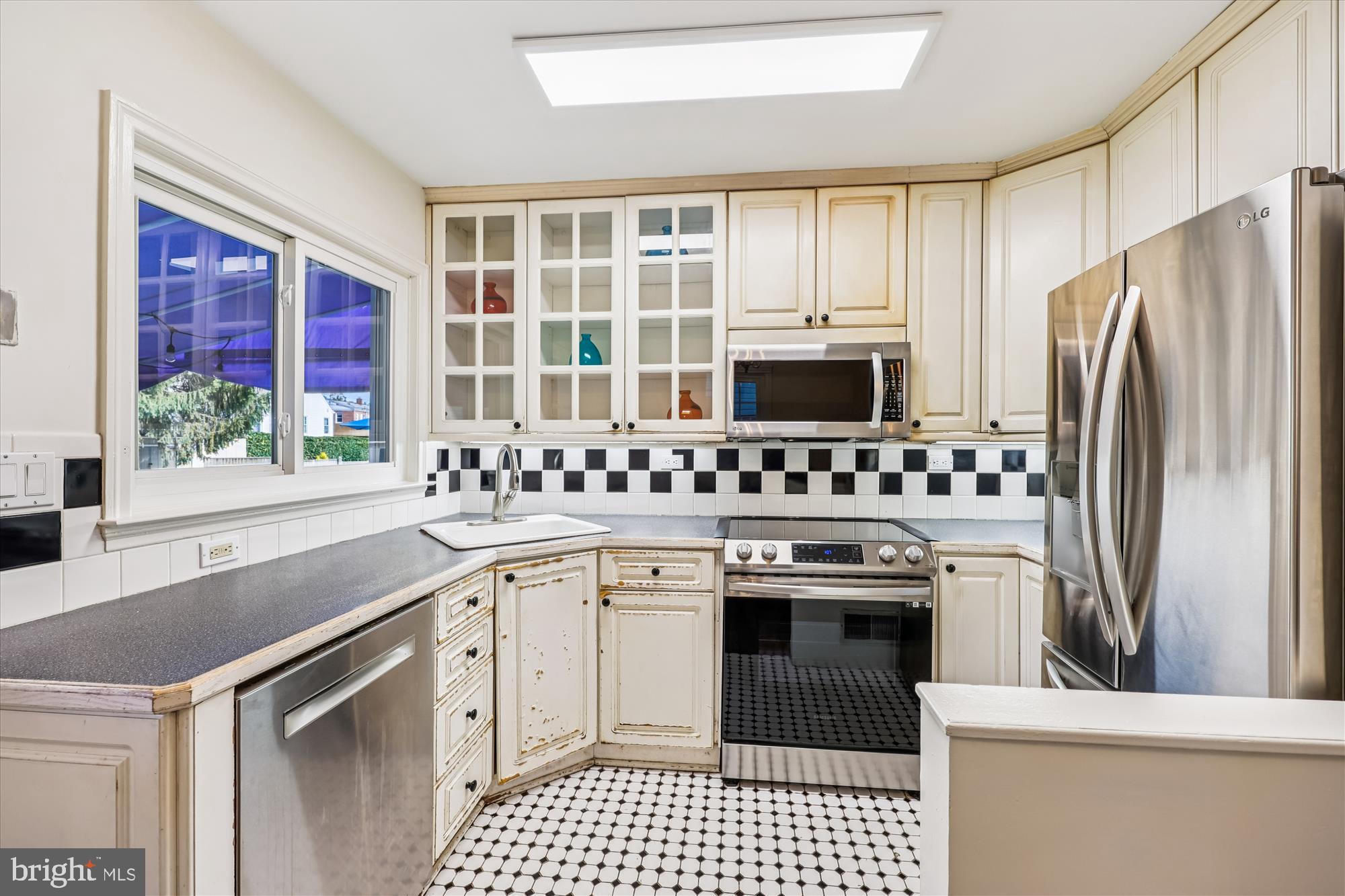 CHESTNUT RIDGE MANOR - Residential