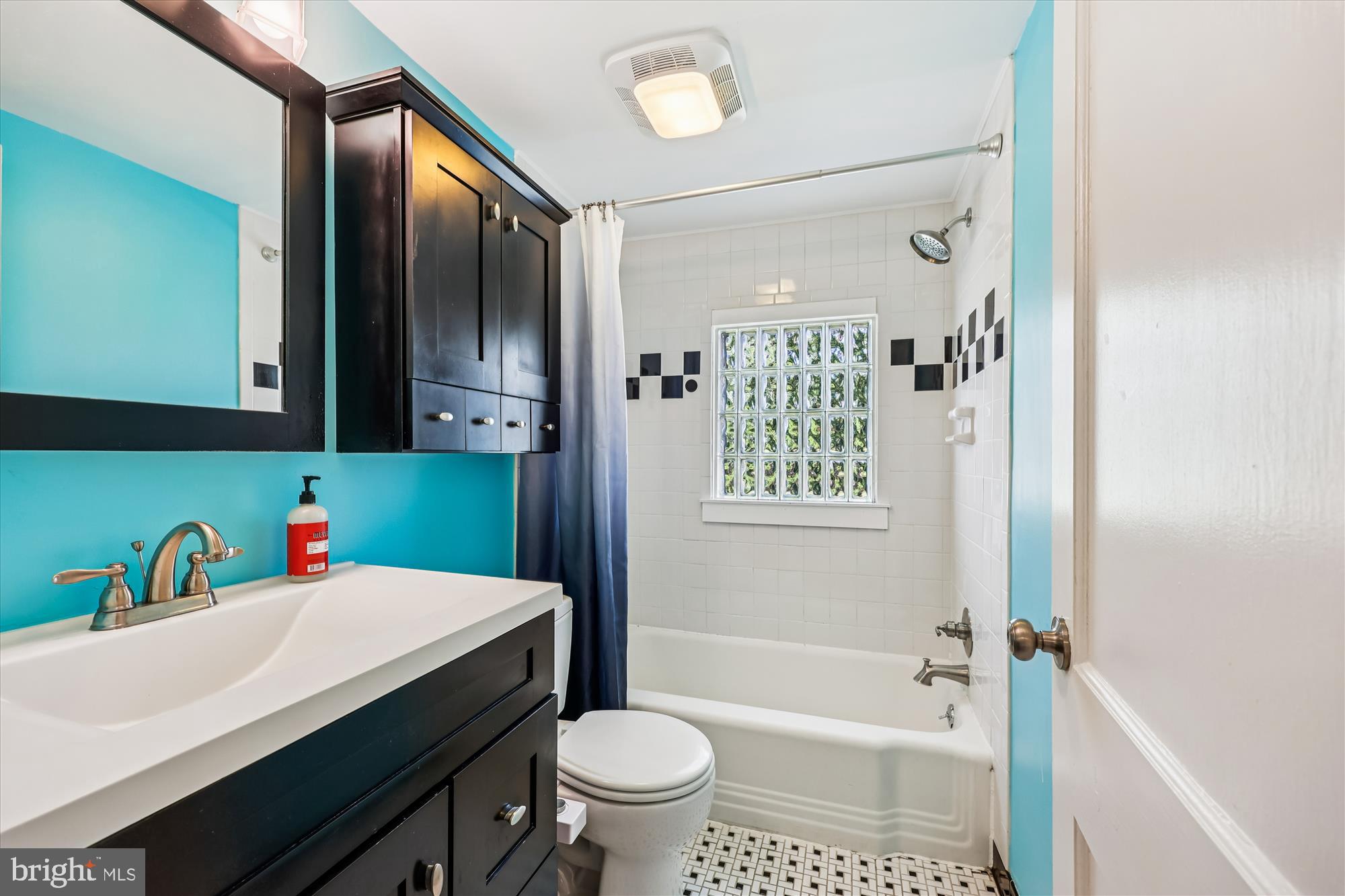 CHESTNUT RIDGE MANOR - Residential