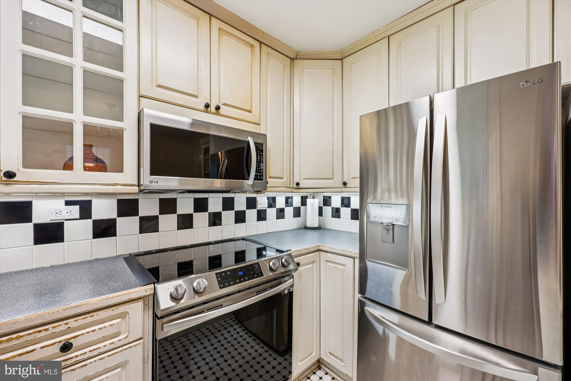 CHESTNUT RIDGE MANOR - Residential