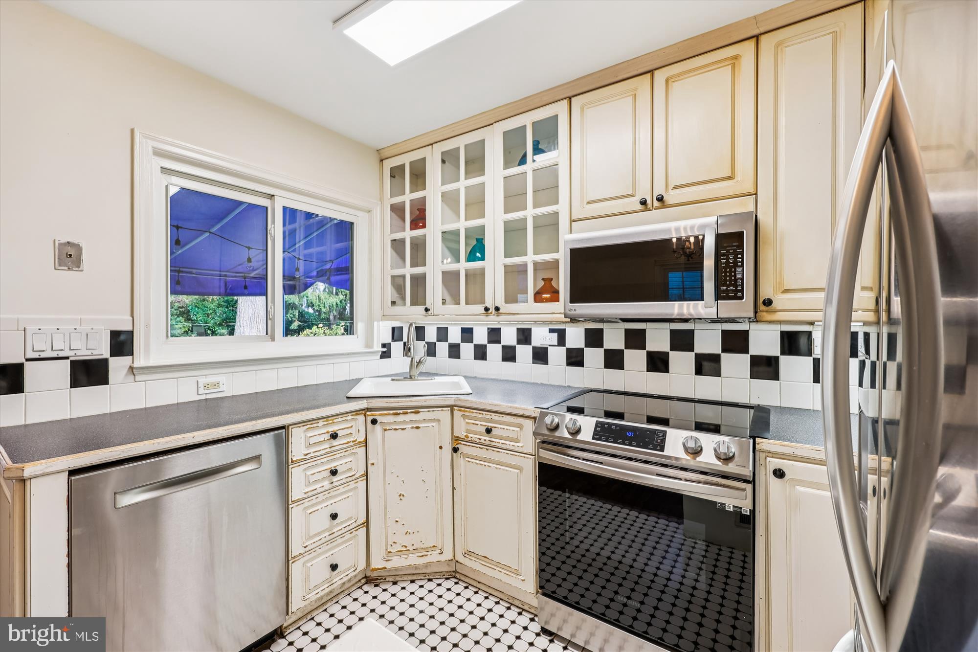 CHESTNUT RIDGE MANOR - Residential