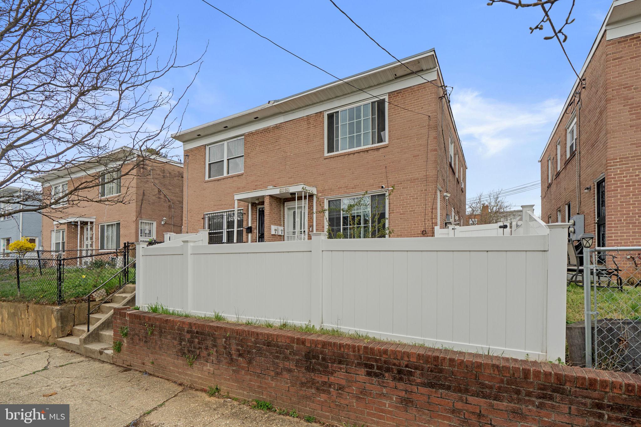 1232 SAVANNAH PLACE SE