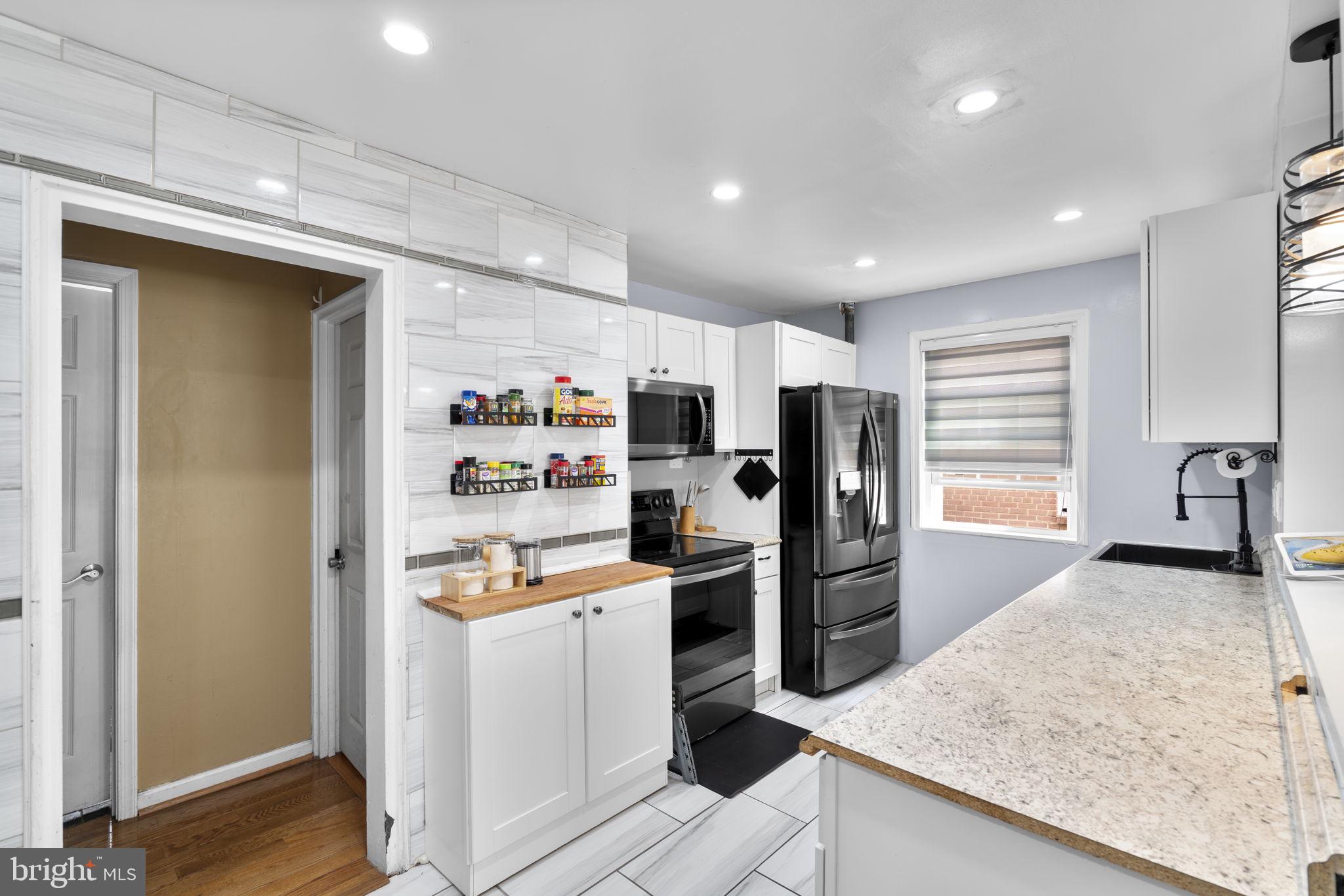 1232 SAVANNAH PLACE SE