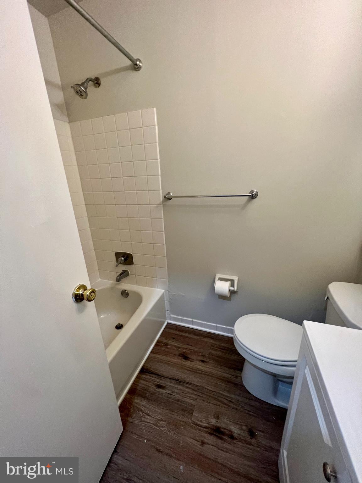 LOGAN SQUARE - Residential Lease