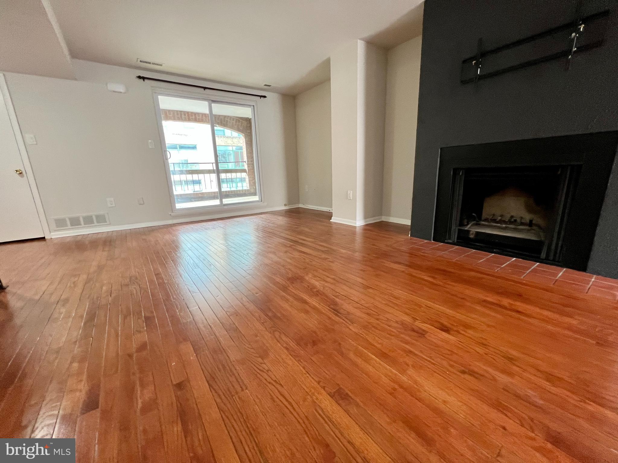 LOGAN SQUARE - Residential Lease