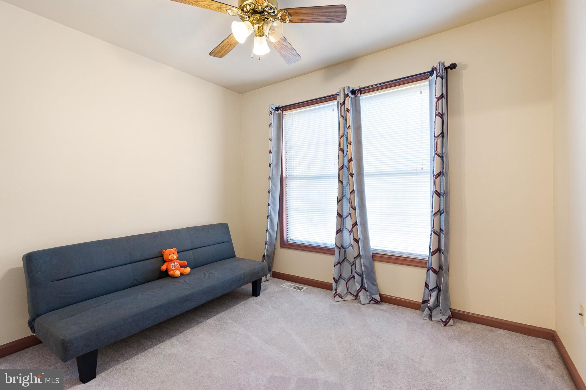 KENSINGTON COURTS - Residential