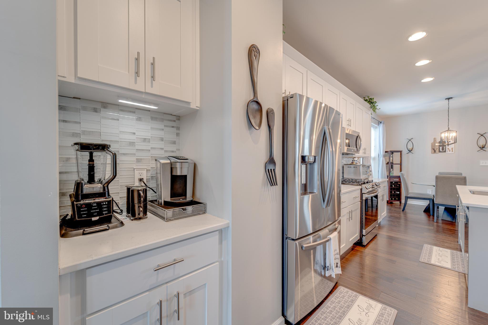990 FORSYTHIA LANE