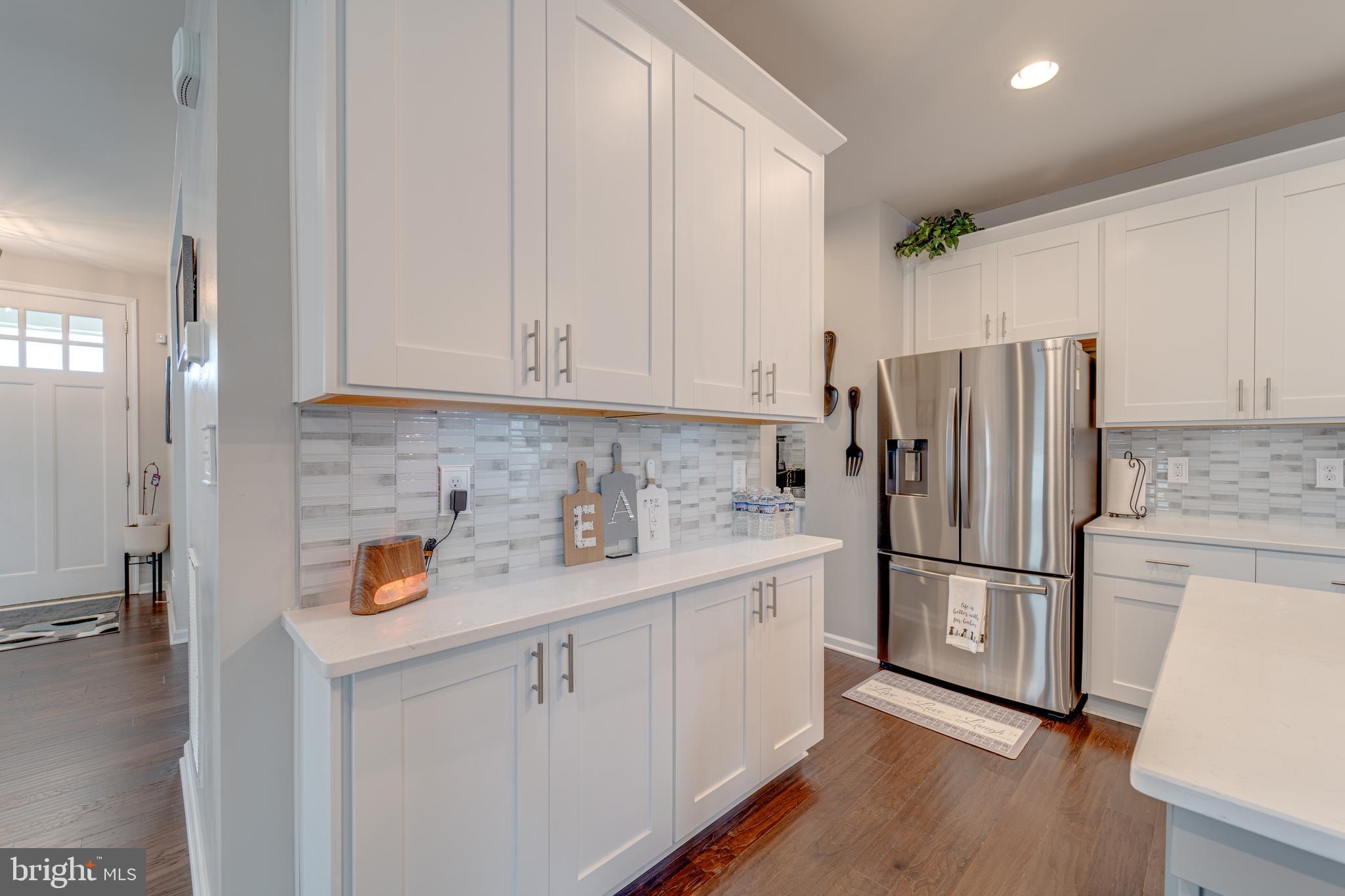 990 FORSYTHIA LANE