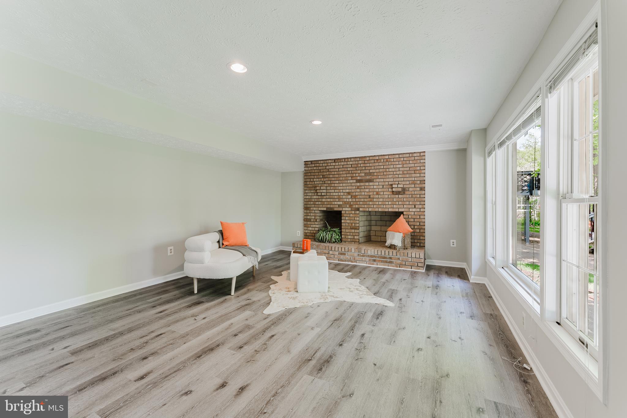 WOODED GLEN - Residential