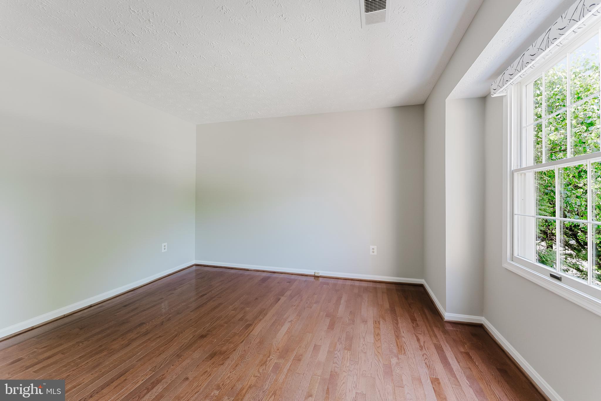 WOODED GLEN - Residential