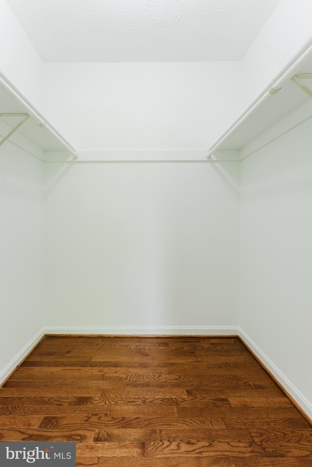 WOODED GLEN - Residential