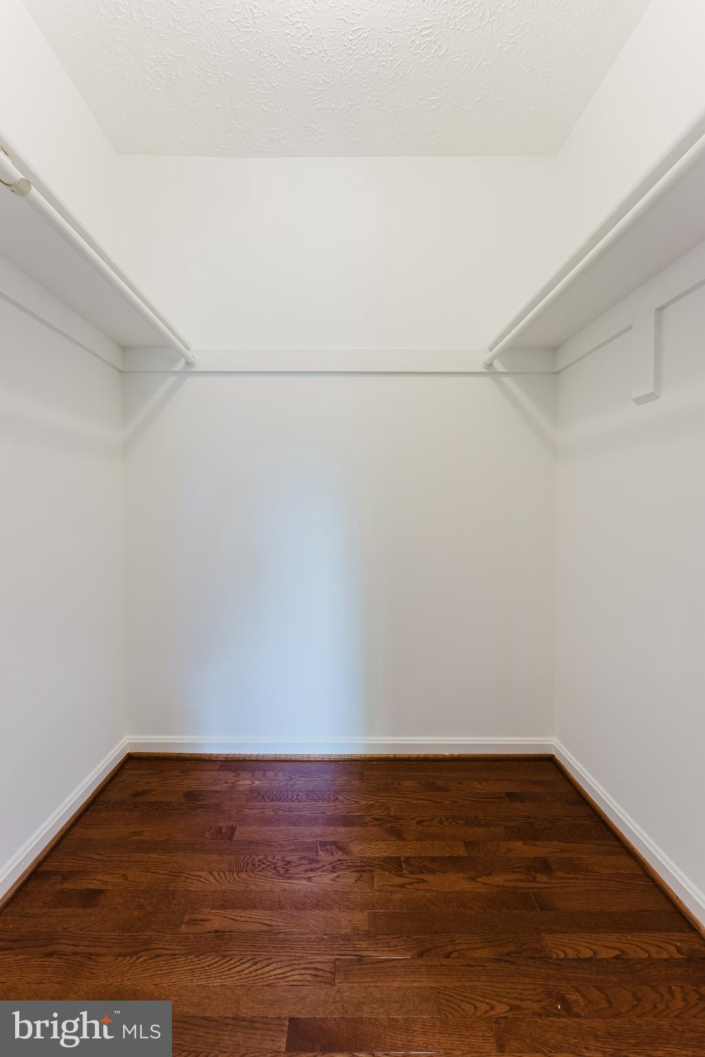 WOODED GLEN - Residential