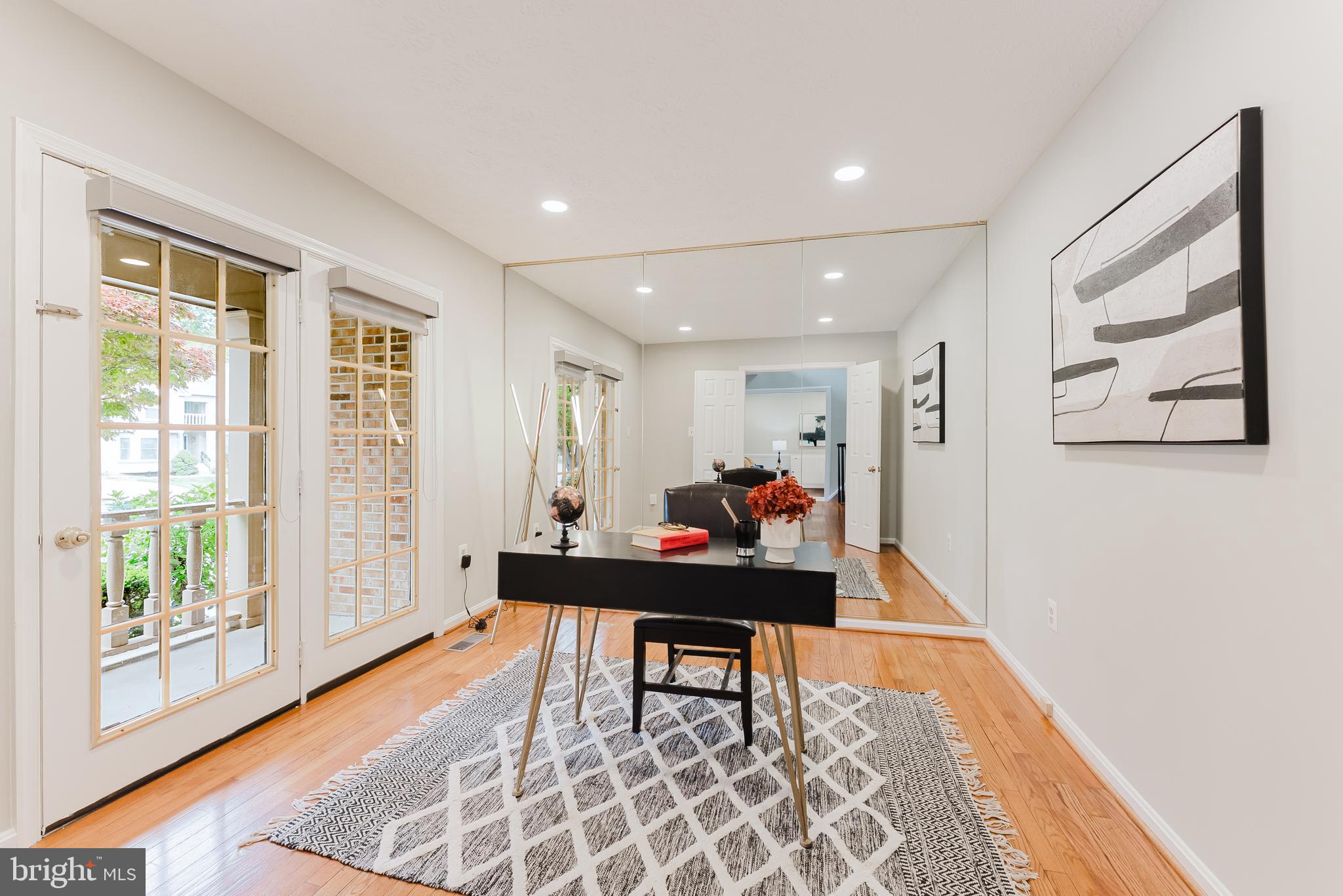 WOODED GLEN - Residential