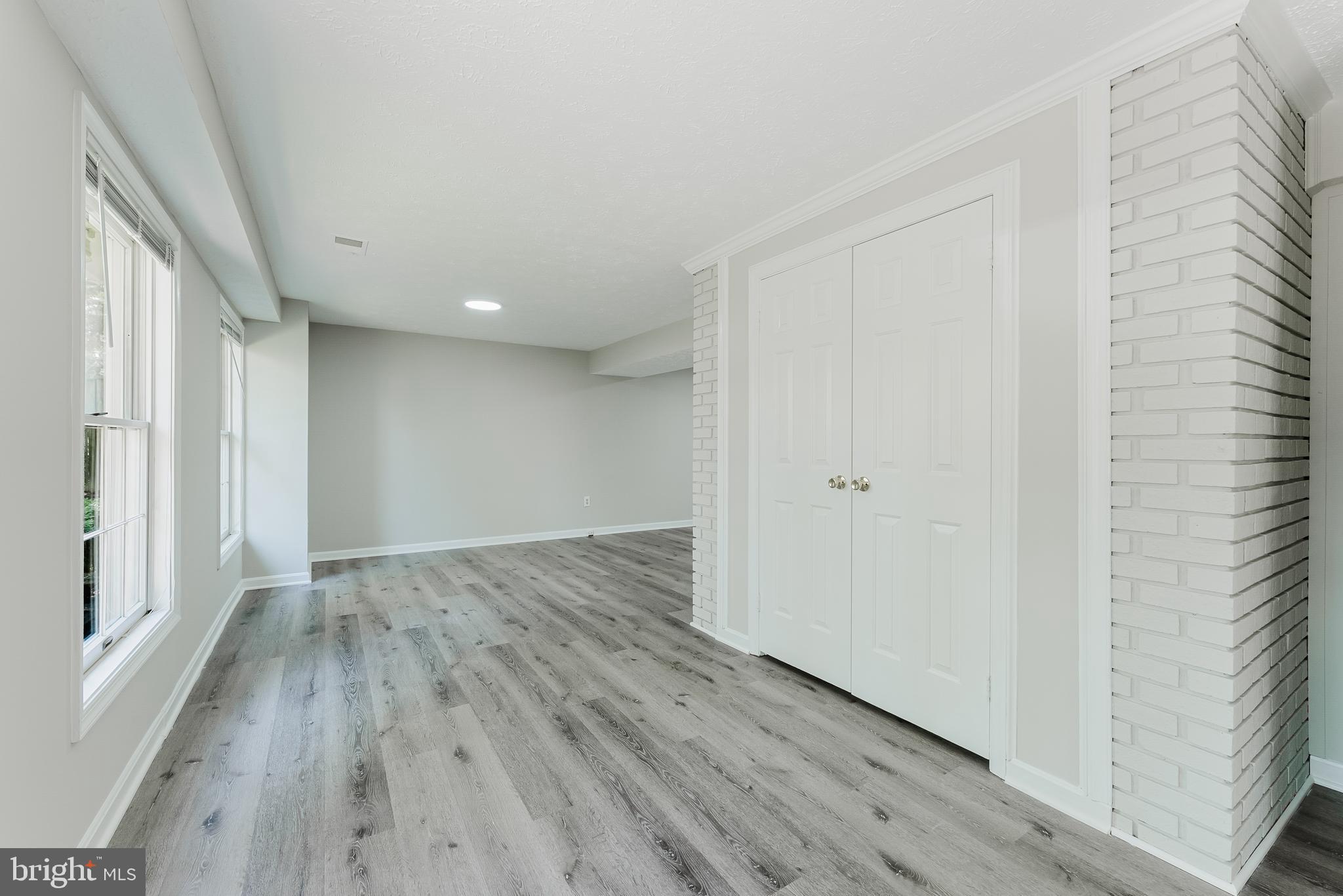 WOODED GLEN - Residential