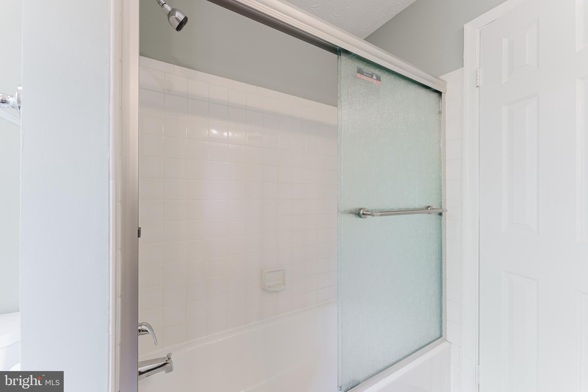 WOODED GLEN - Residential