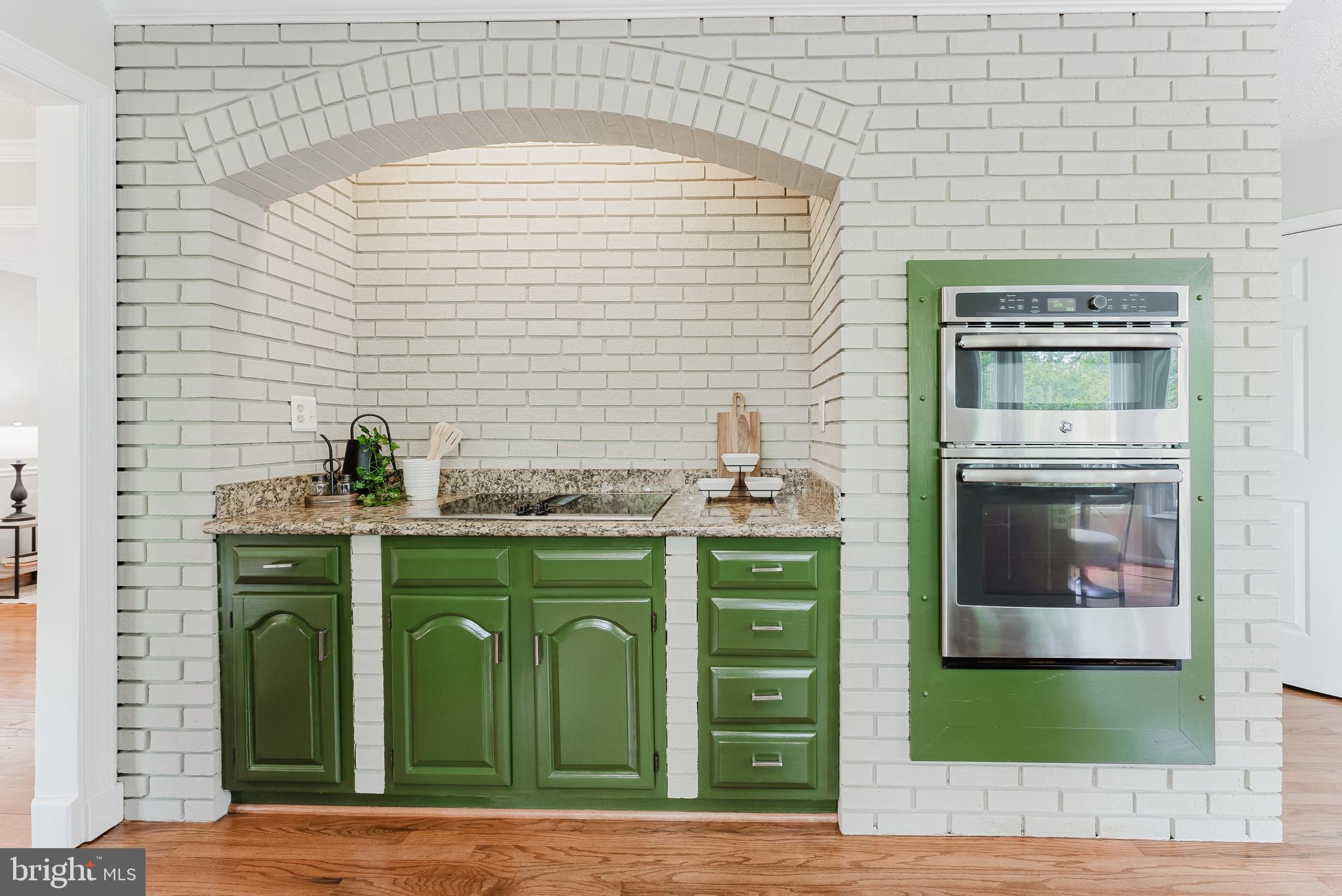 WOODED GLEN - Residential