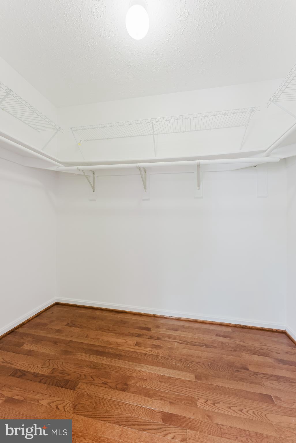 WOODED GLEN - Residential