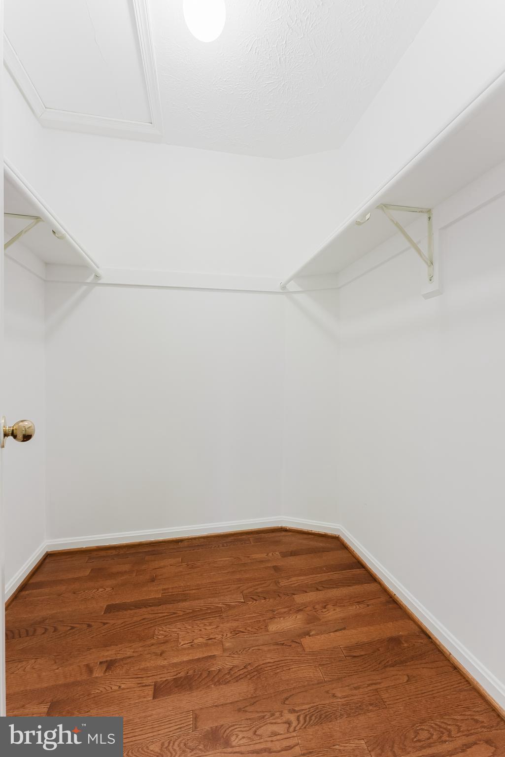 WOODED GLEN - Residential