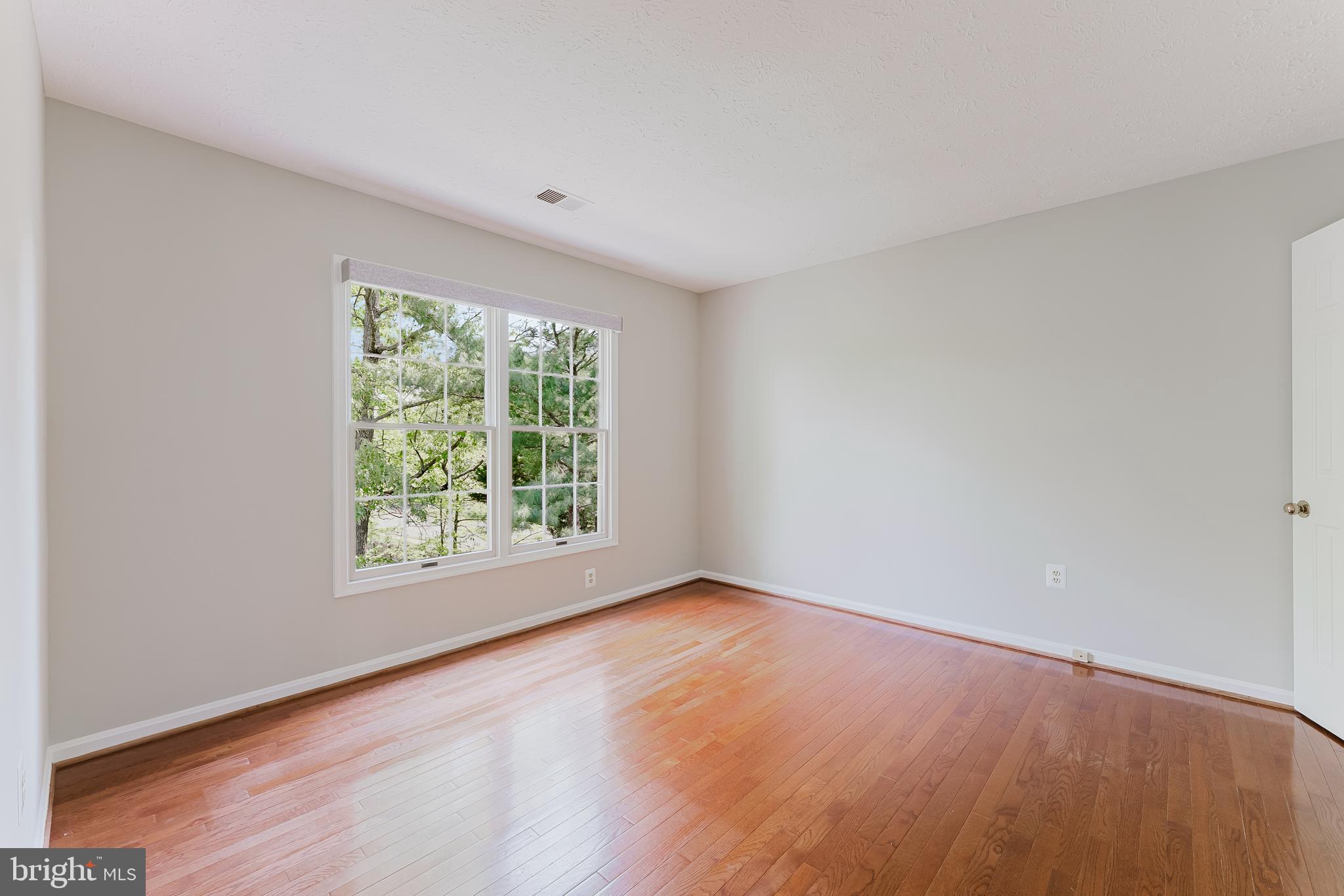 WOODED GLEN - Residential