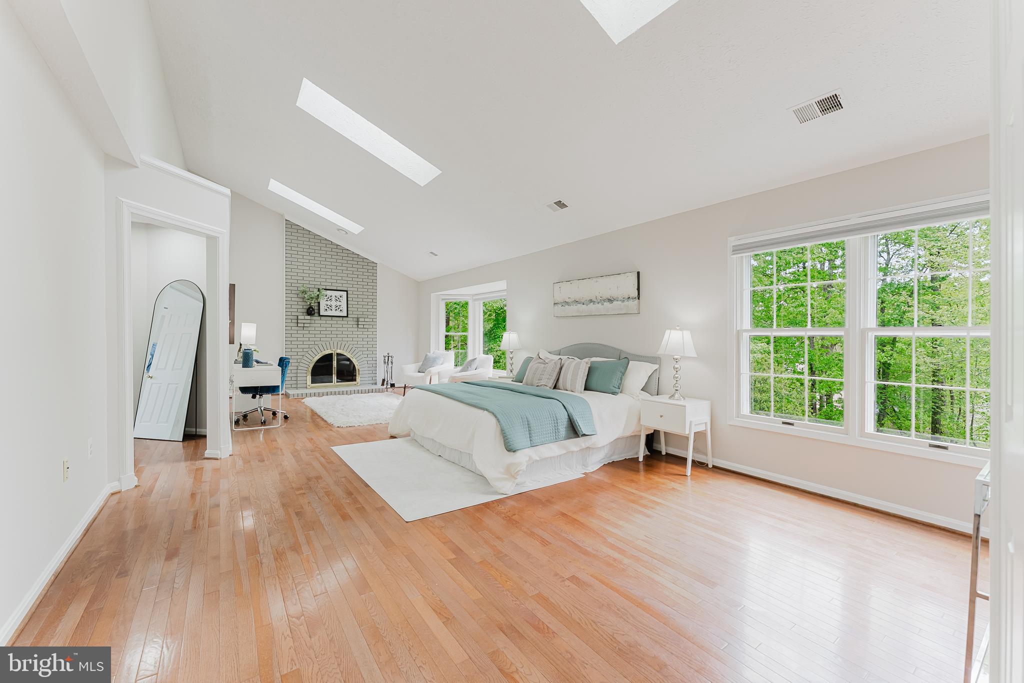 WOODED GLEN - Residential