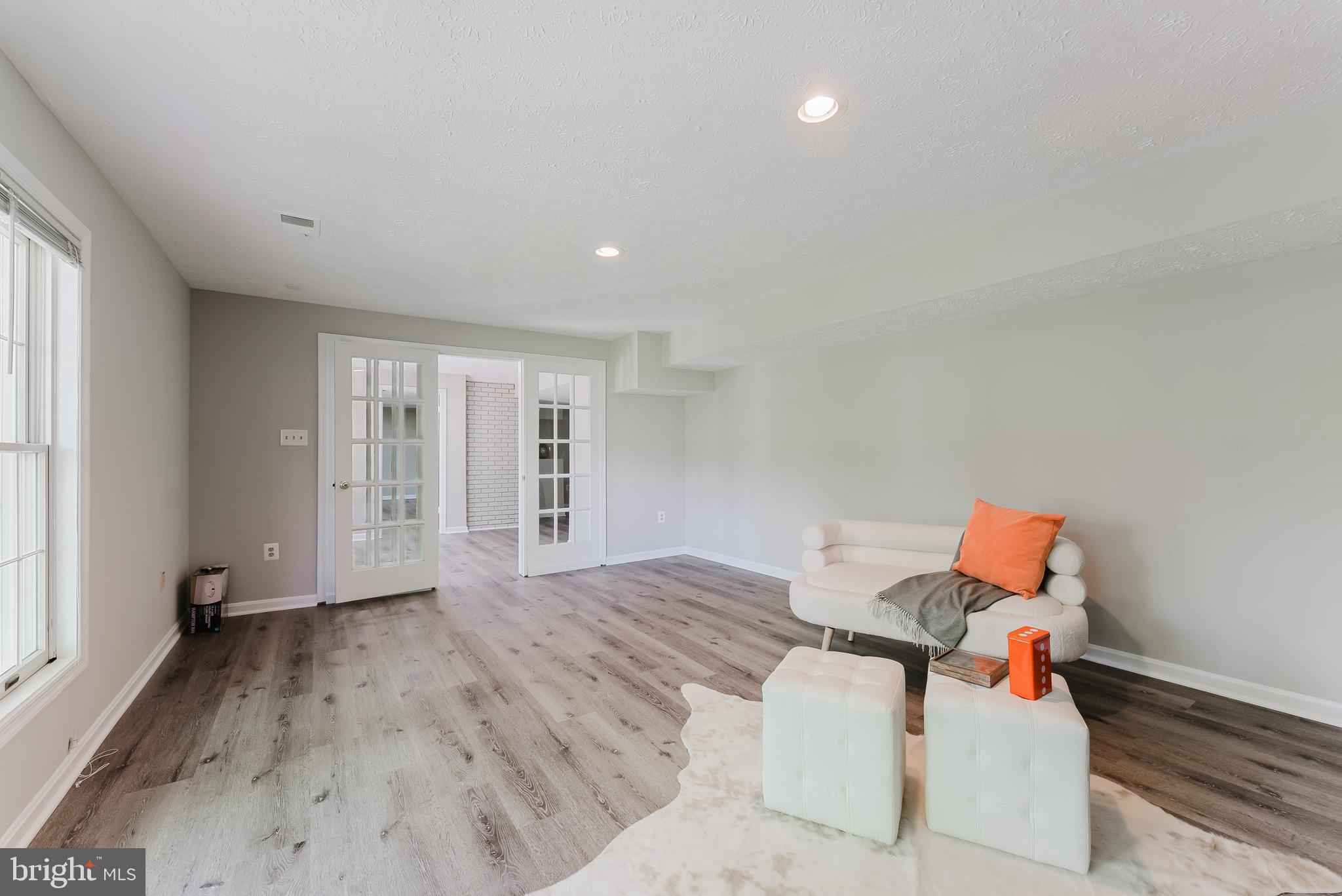 WOODED GLEN - Residential