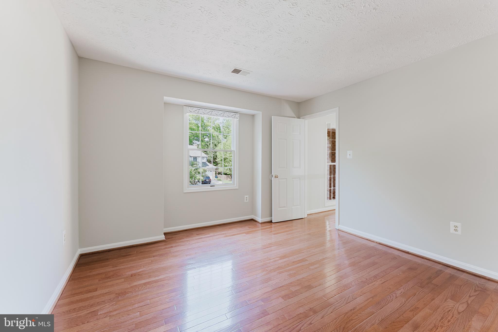 WOODED GLEN - Residential