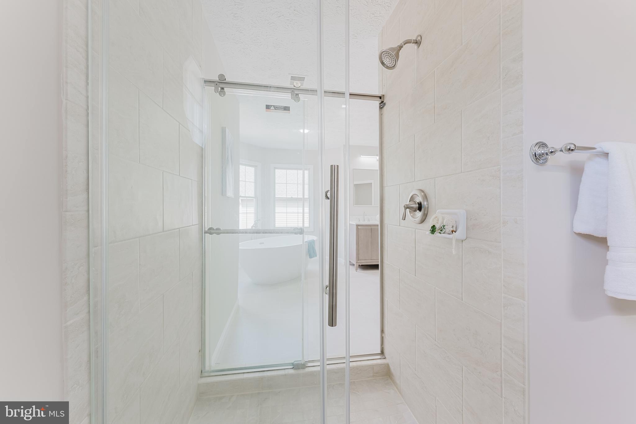 WOODED GLEN - Residential