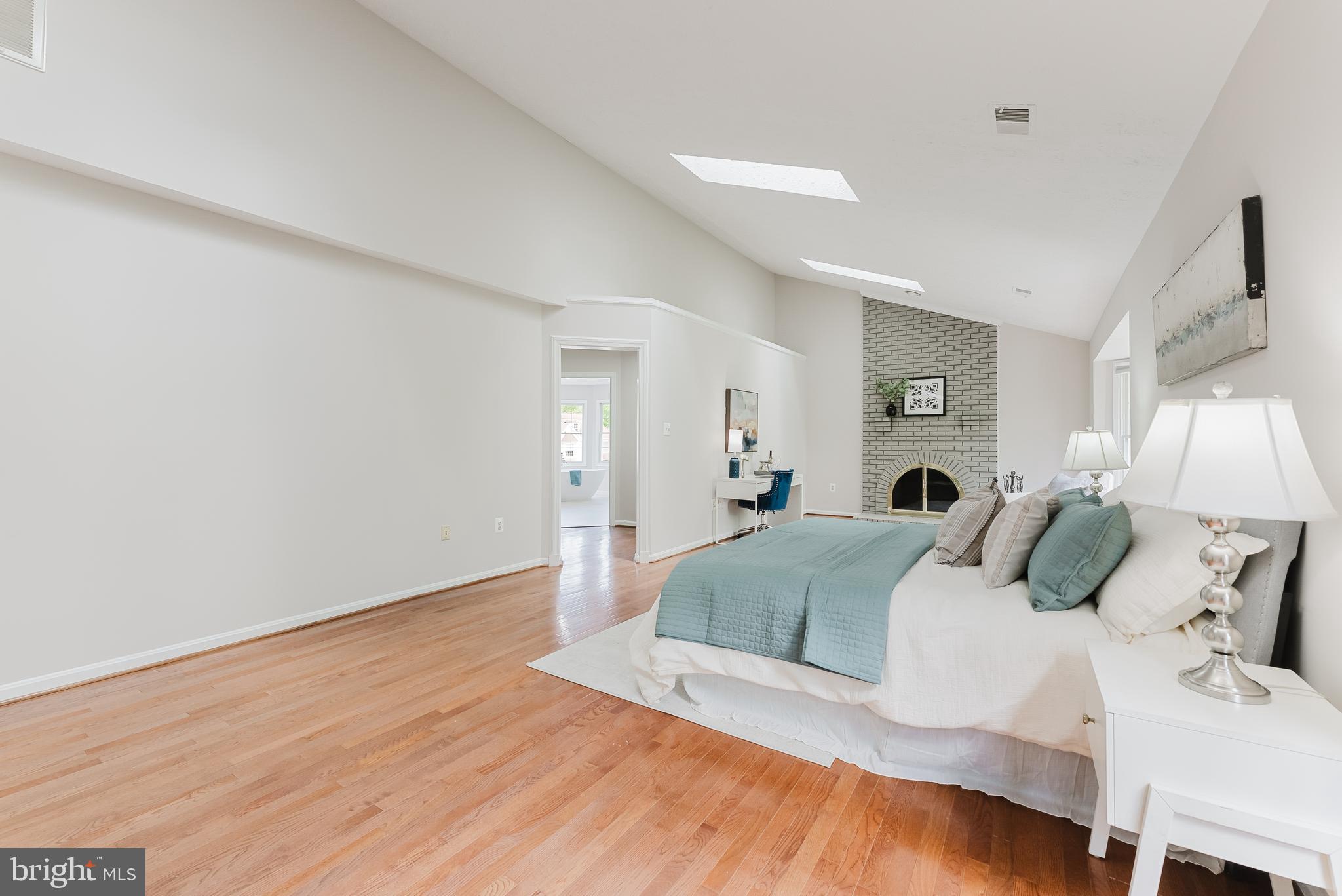 WOODED GLEN - Residential