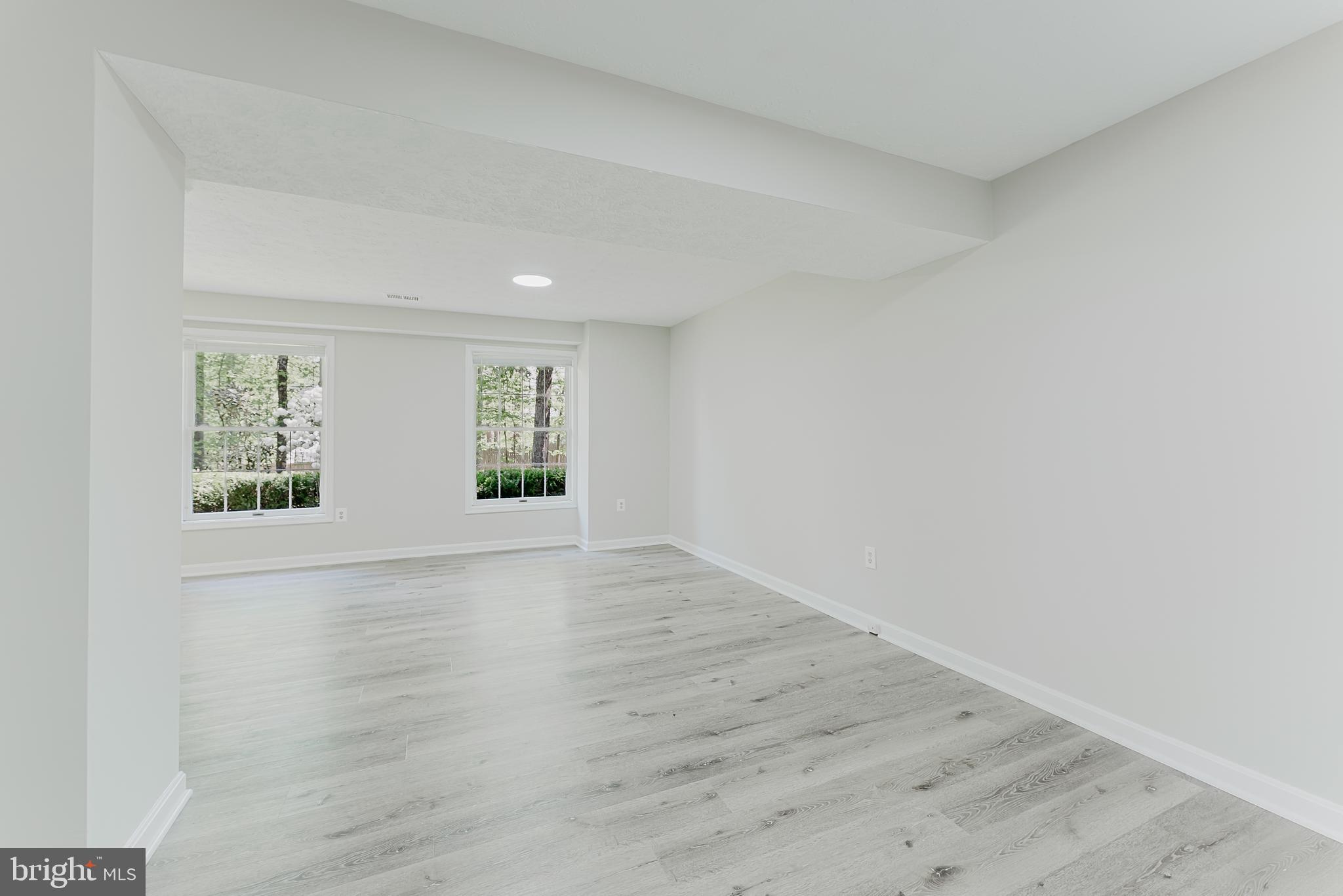 WOODED GLEN - Residential