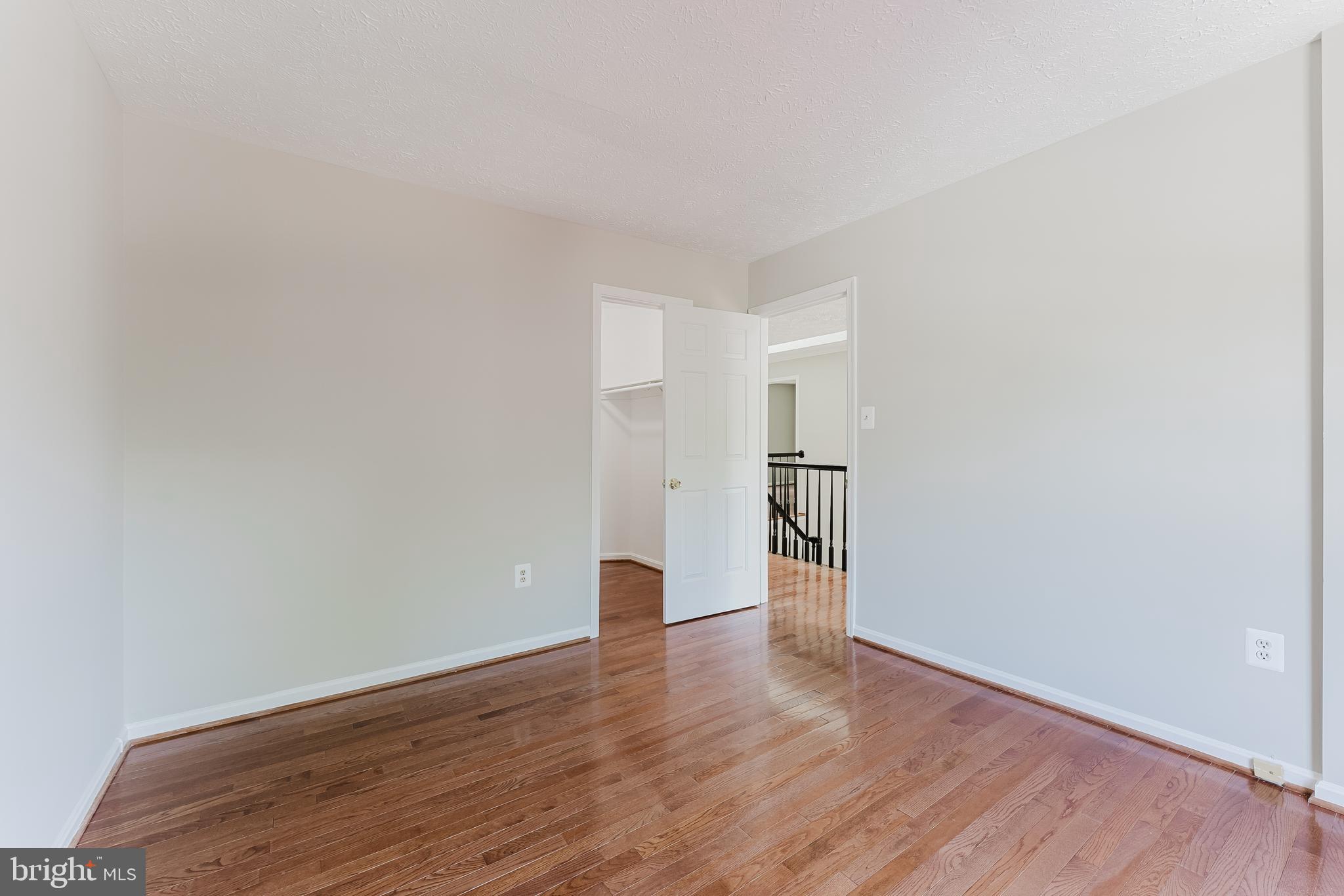 WOODED GLEN - Residential