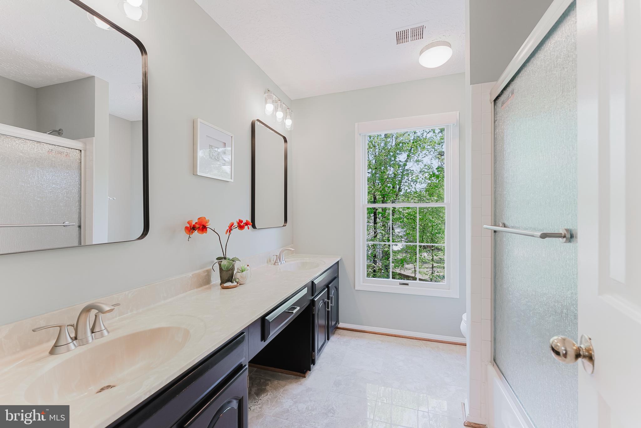 WOODED GLEN - Residential