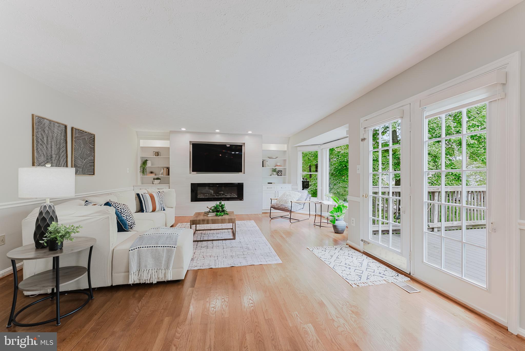 9461 WOODED GLEN AVENUE