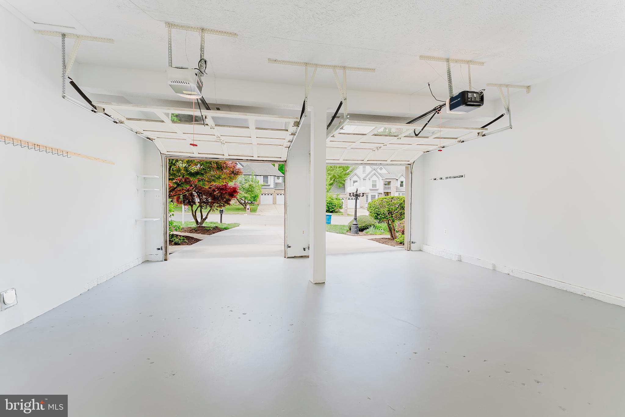 WOODED GLEN - Residential