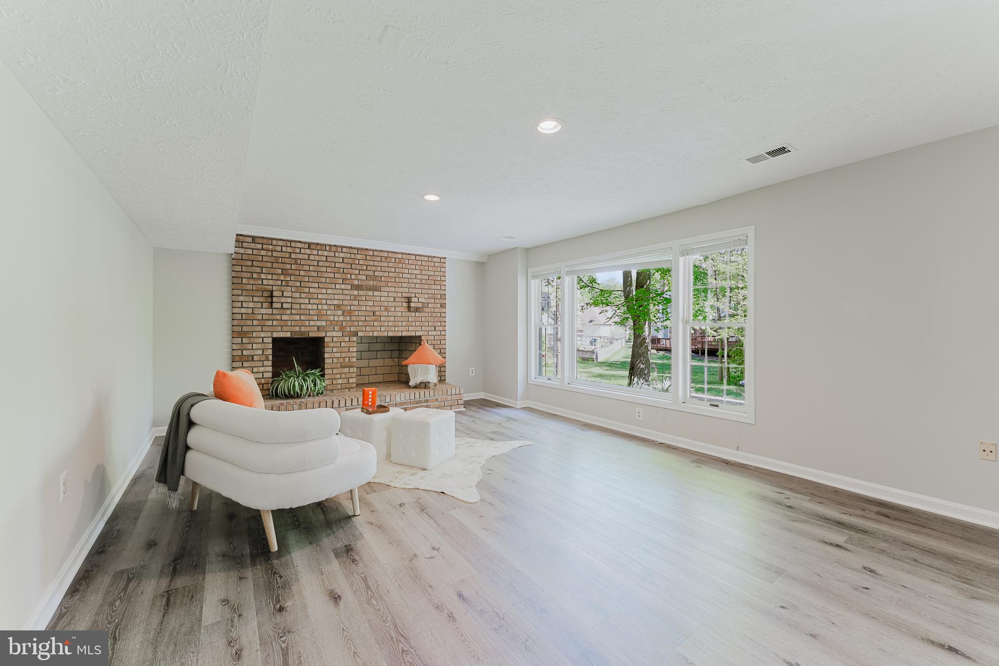 WOODED GLEN - Residential