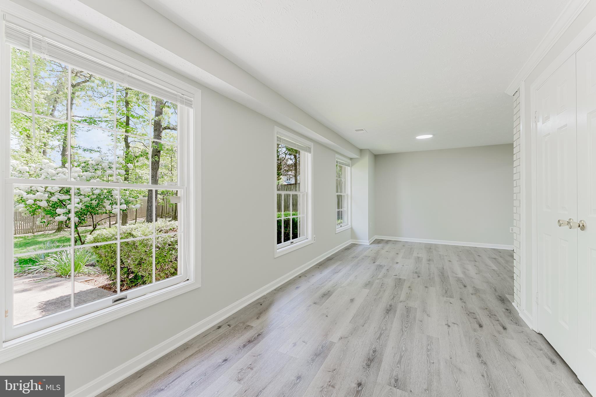 WOODED GLEN - Residential