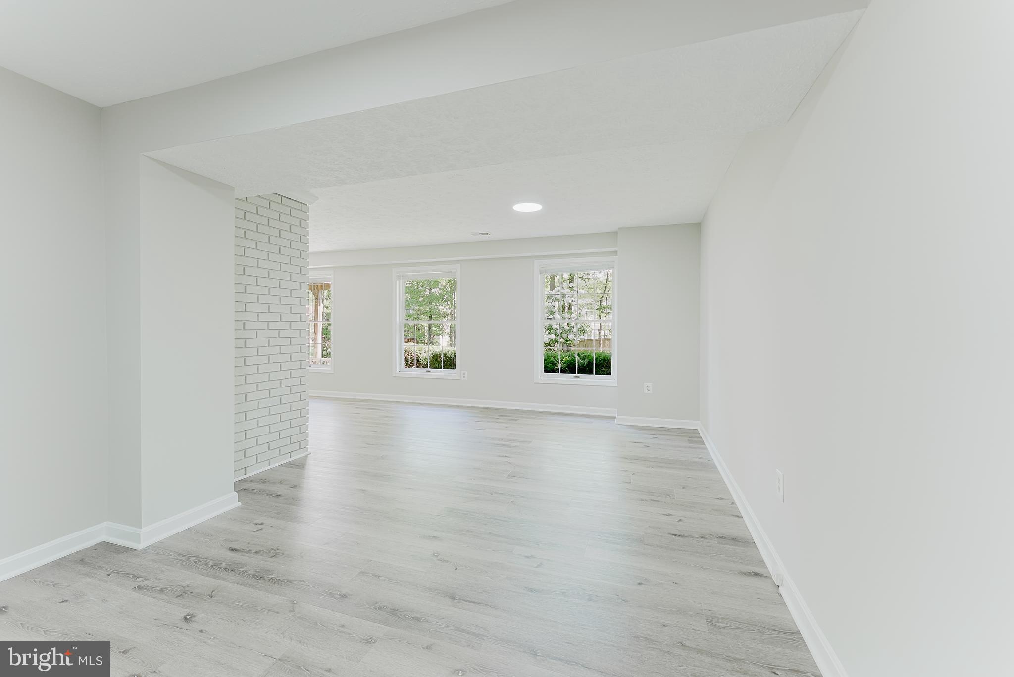 WOODED GLEN - Residential