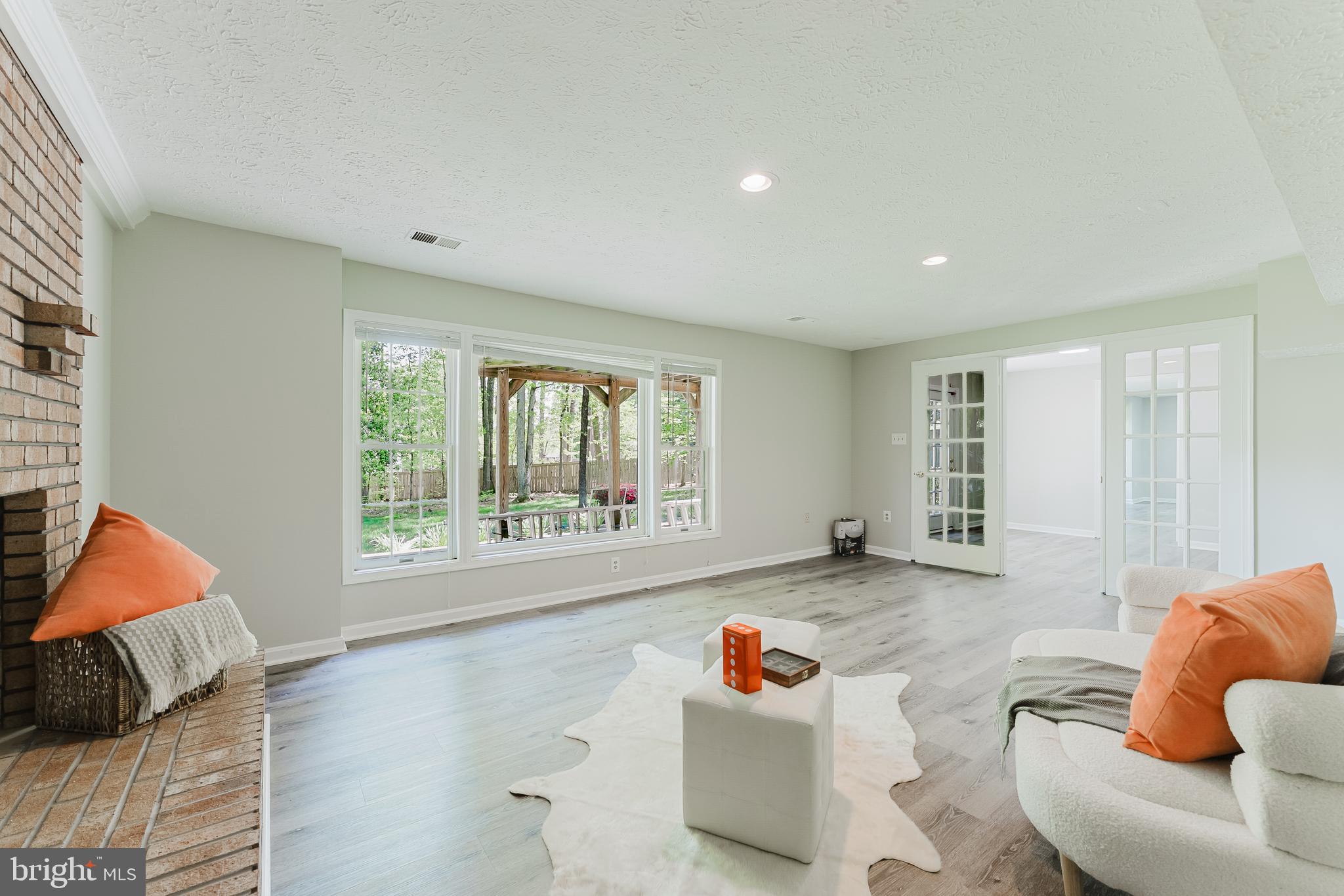 WOODED GLEN - Residential