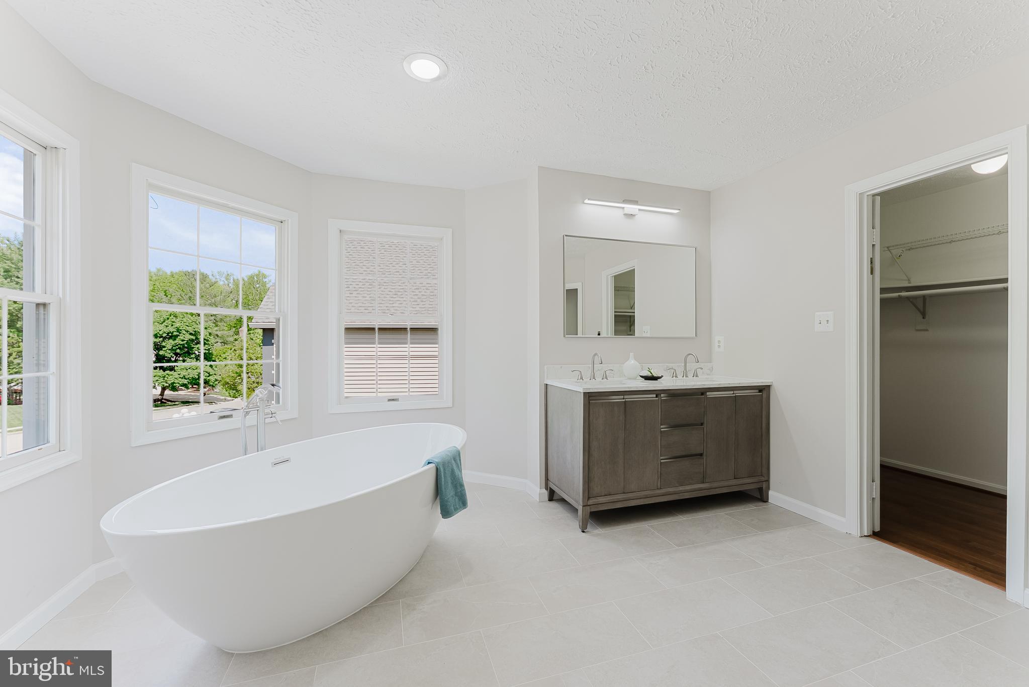 WOODED GLEN - Residential