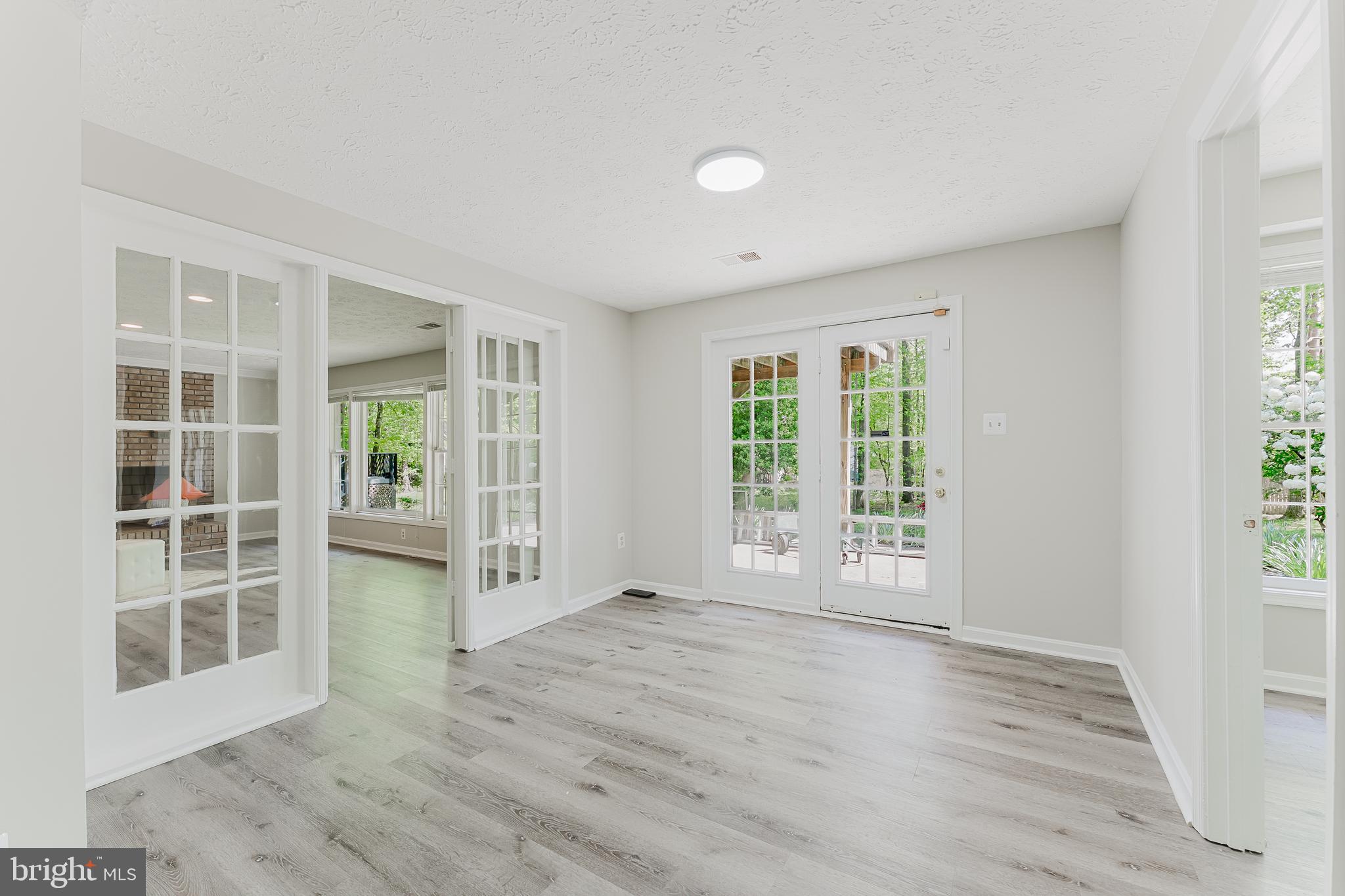 WOODED GLEN - Residential