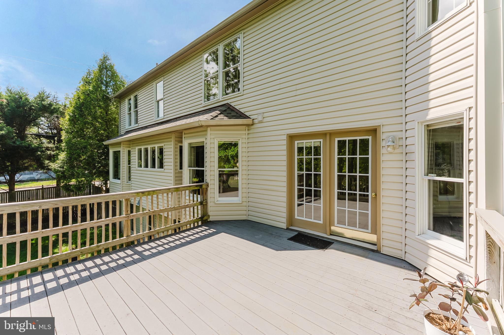 WOODED GLEN - Residential