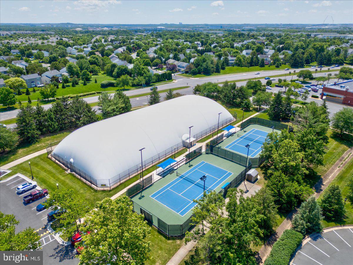 ASHBURN VILLAGE - Residential