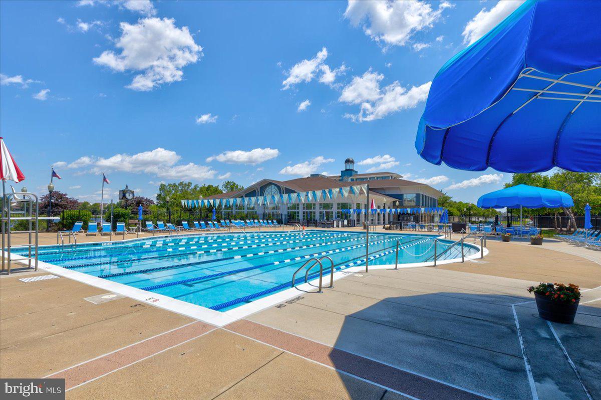 ASHBURN VILLAGE - Residential