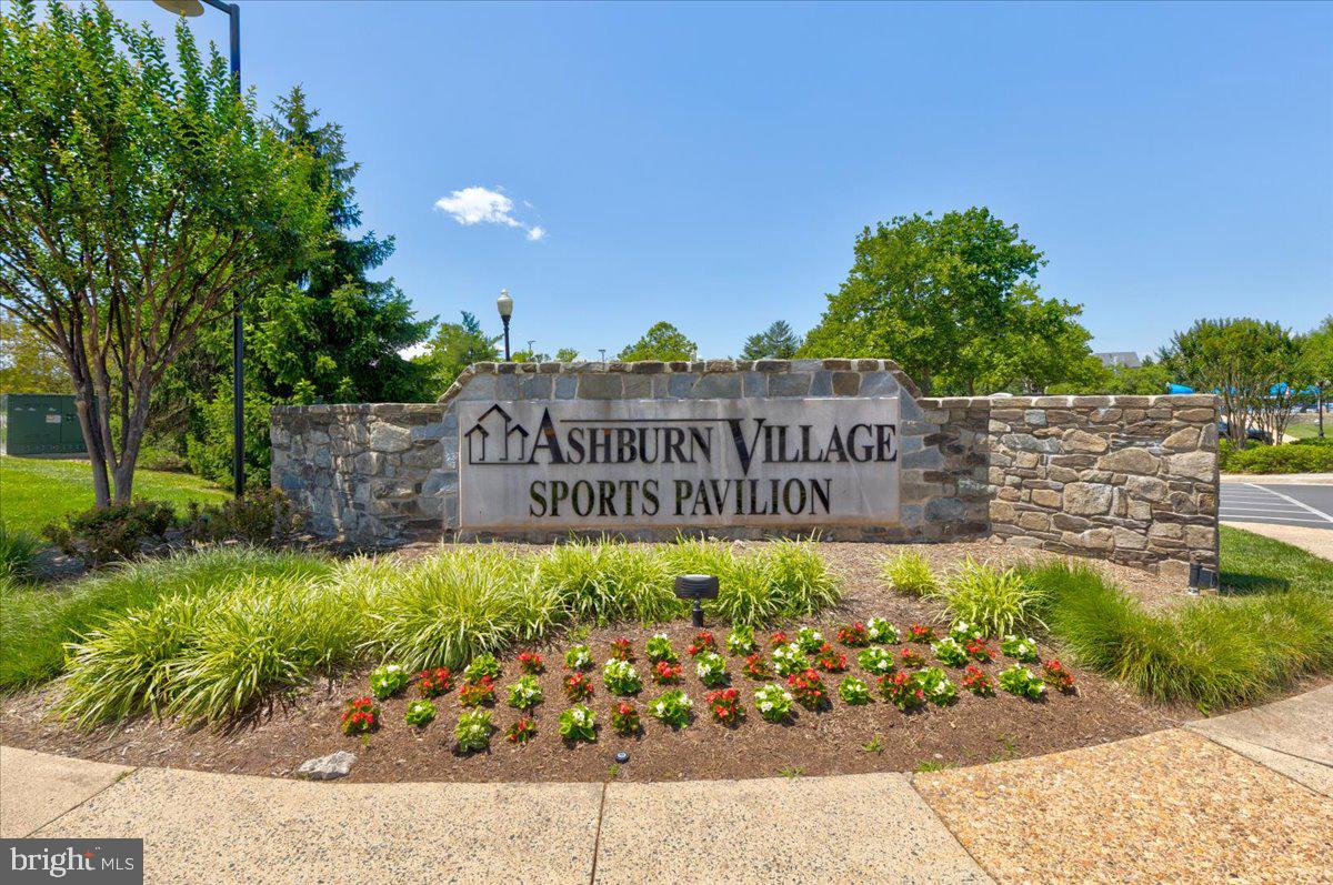 ASHBURN VILLAGE - Residential