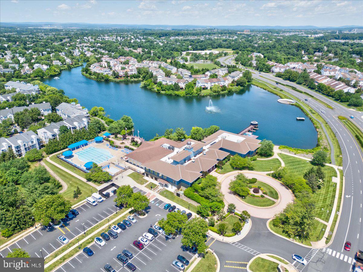 ASHBURN VILLAGE - Residential