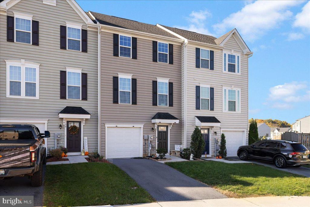 Photo of 26 Quebec Court, FALLING WATERS, WV 25419 (MLS # WVBE2045428)