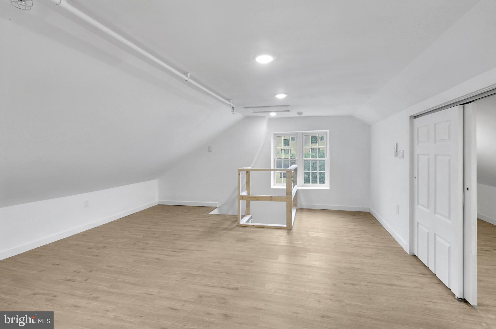 ROXBOROUGH - Residential Lease